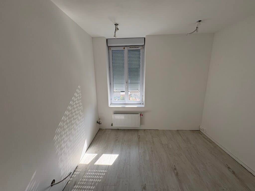 L2m-menuiserie - Comment poser un faux plafond pour améliorer l'isolation phonique et thermique sans exploser le budget ? - Featured Image 1