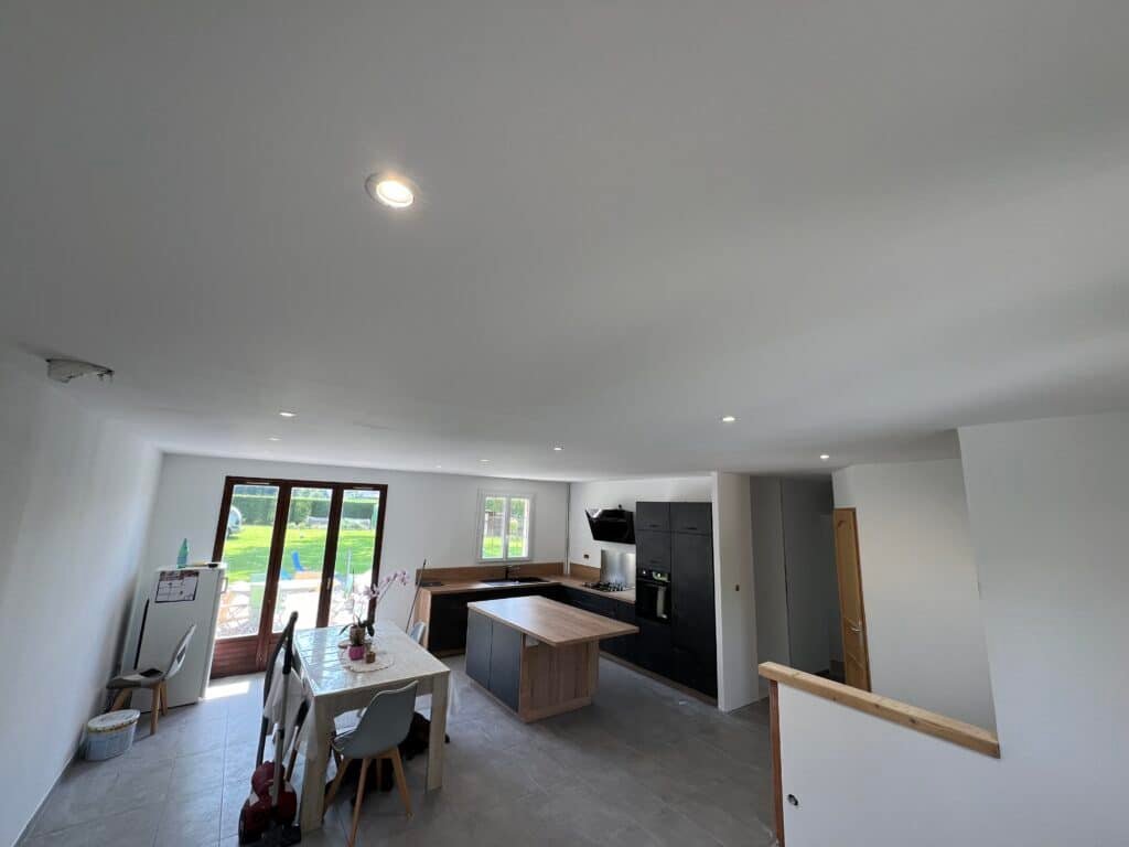 L2m-menuiserie - Comment repeindre mon appartement en 2025 sans odeurs toxiques et obtenir un fini professionnel avec une peinture écologique ? - Featured Image 1